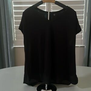 Black lightweight top, size large.